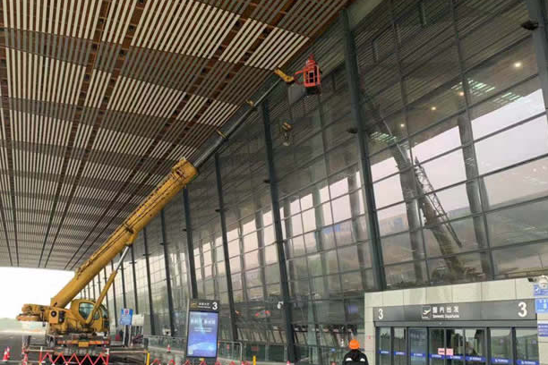 蒋湖农场玻璃幕墙维护和保养